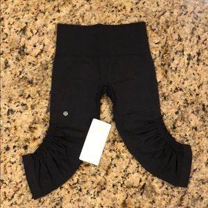 new pair of Flow Crop 2 lulu lemon calf length